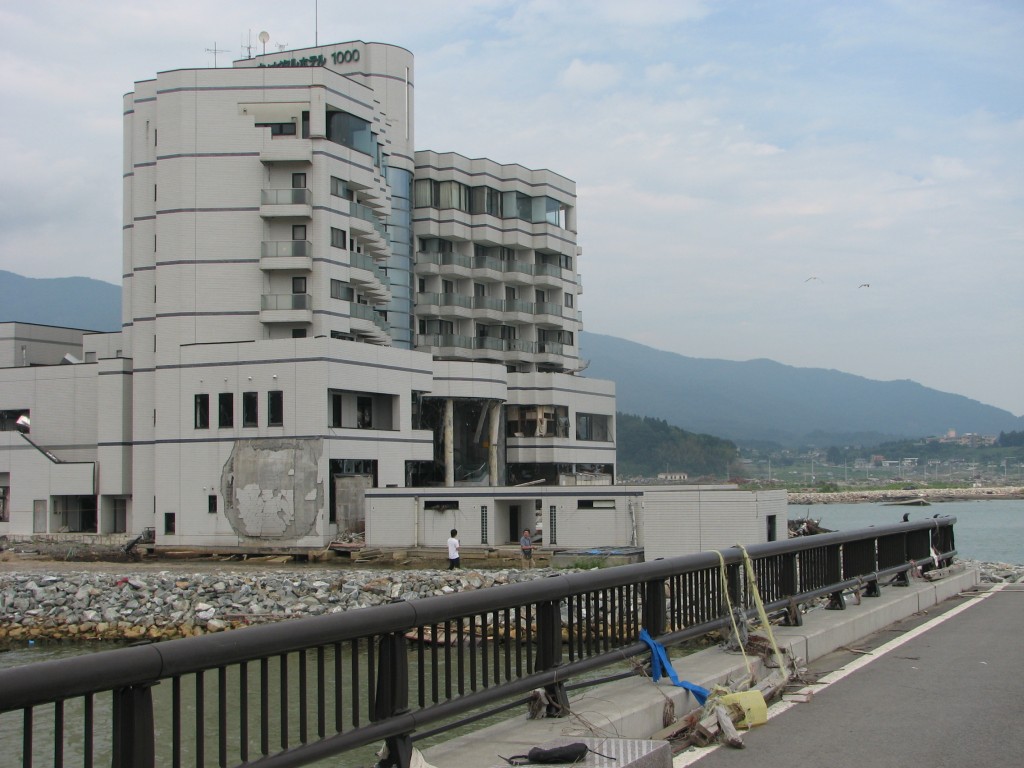 東日本大震災_海沿いのホテルの被害状況